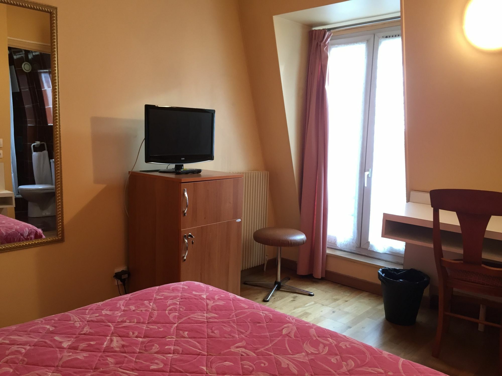 Hotel Des Pyrenees - Entre Bastille Et Nation Париж Екстериор снимка