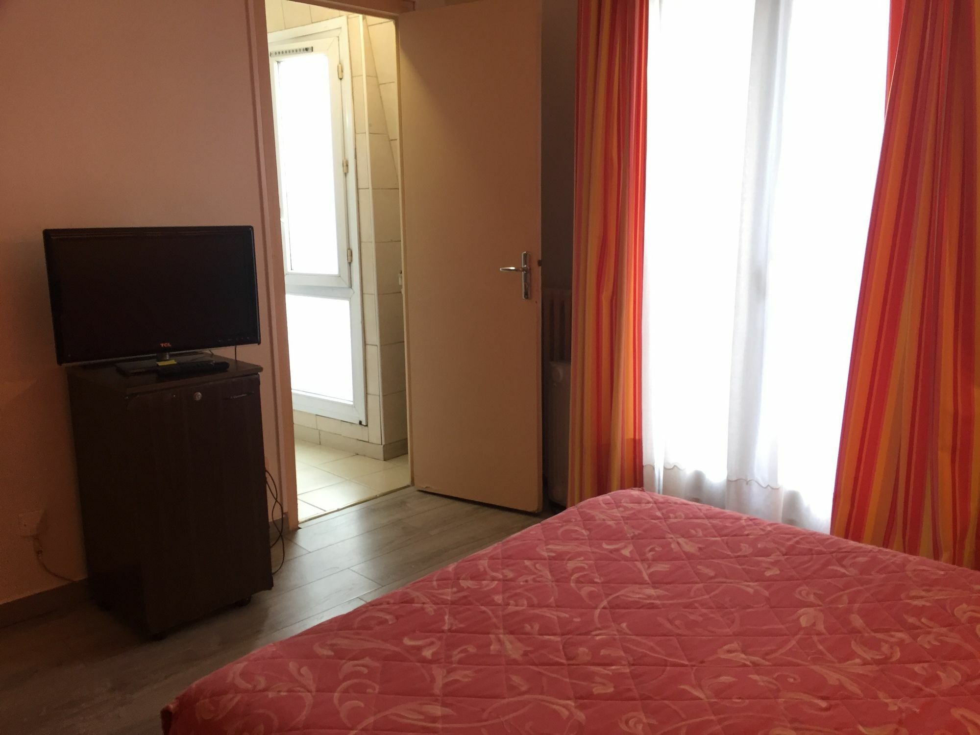 Hotel Des Pyrenees - Entre Bastille Et Nation Париж Екстериор снимка