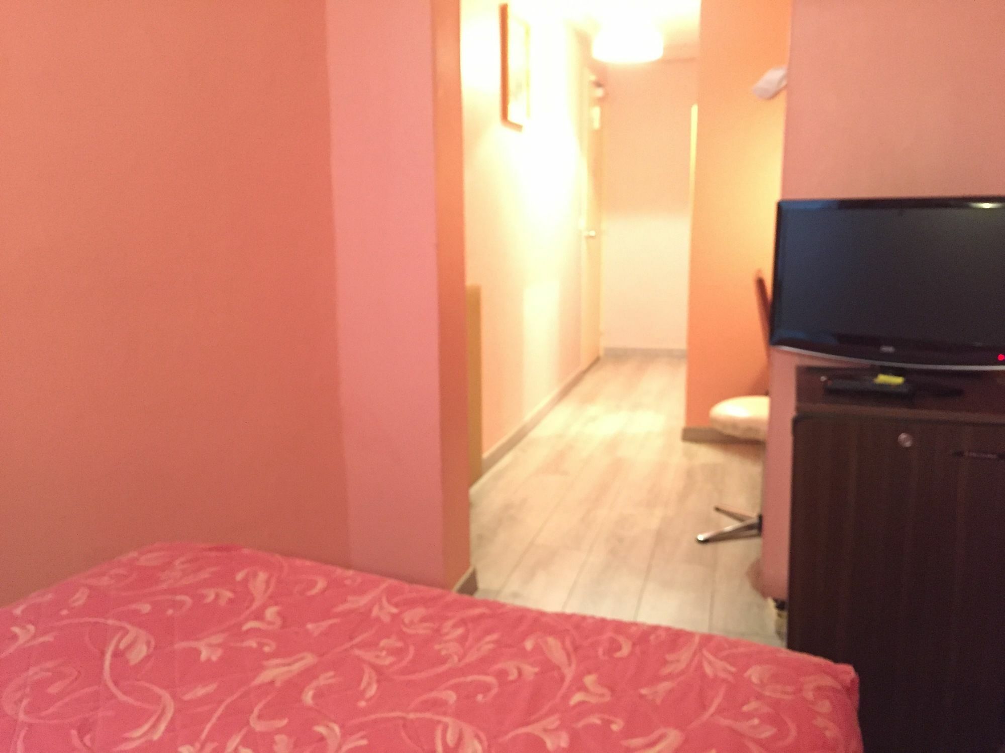 Hotel Des Pyrenees - Entre Bastille Et Nation Париж Екстериор снимка