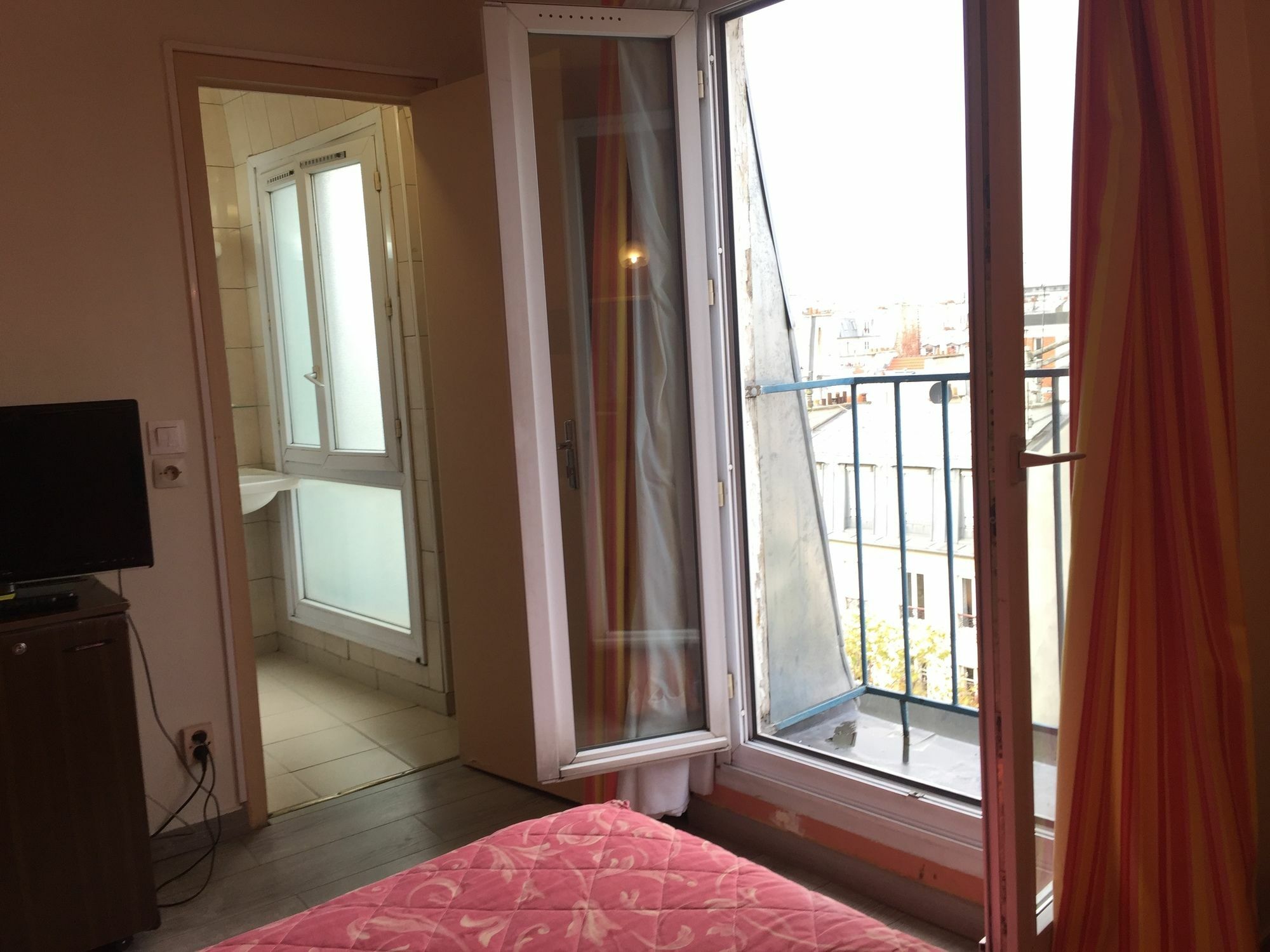 Hotel Des Pyrenees - Entre Bastille Et Nation Париж Екстериор снимка