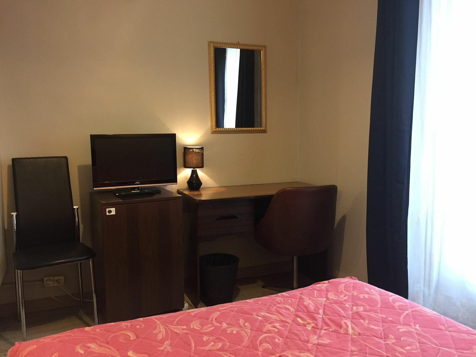 Hotel Des Pyrenees - Entre Bastille Et Nation Париж Екстериор снимка