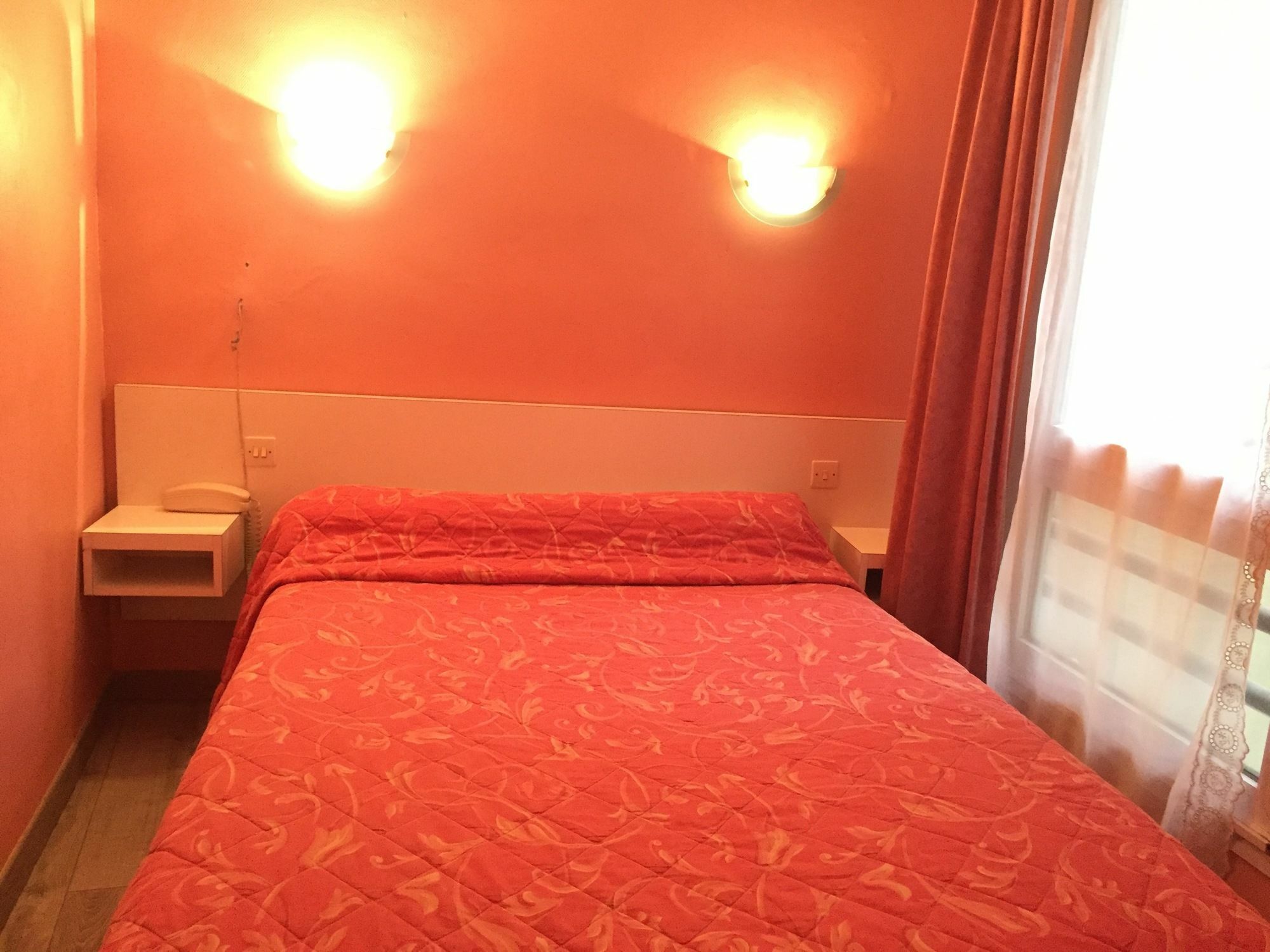 Hotel Des Pyrenees - Entre Bastille Et Nation Париж Екстериор снимка