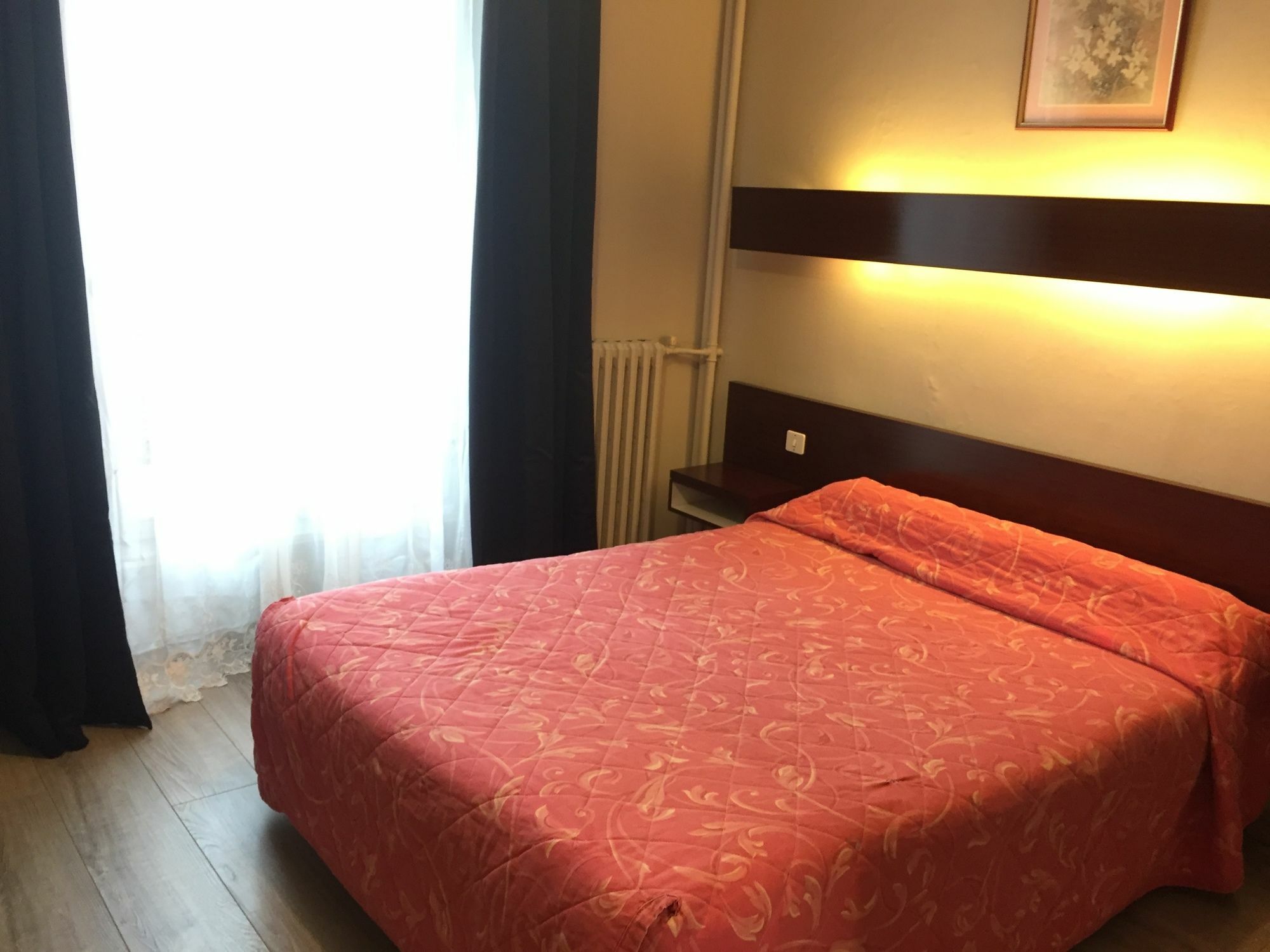 Hotel Des Pyrenees - Entre Bastille Et Nation Париж Екстериор снимка