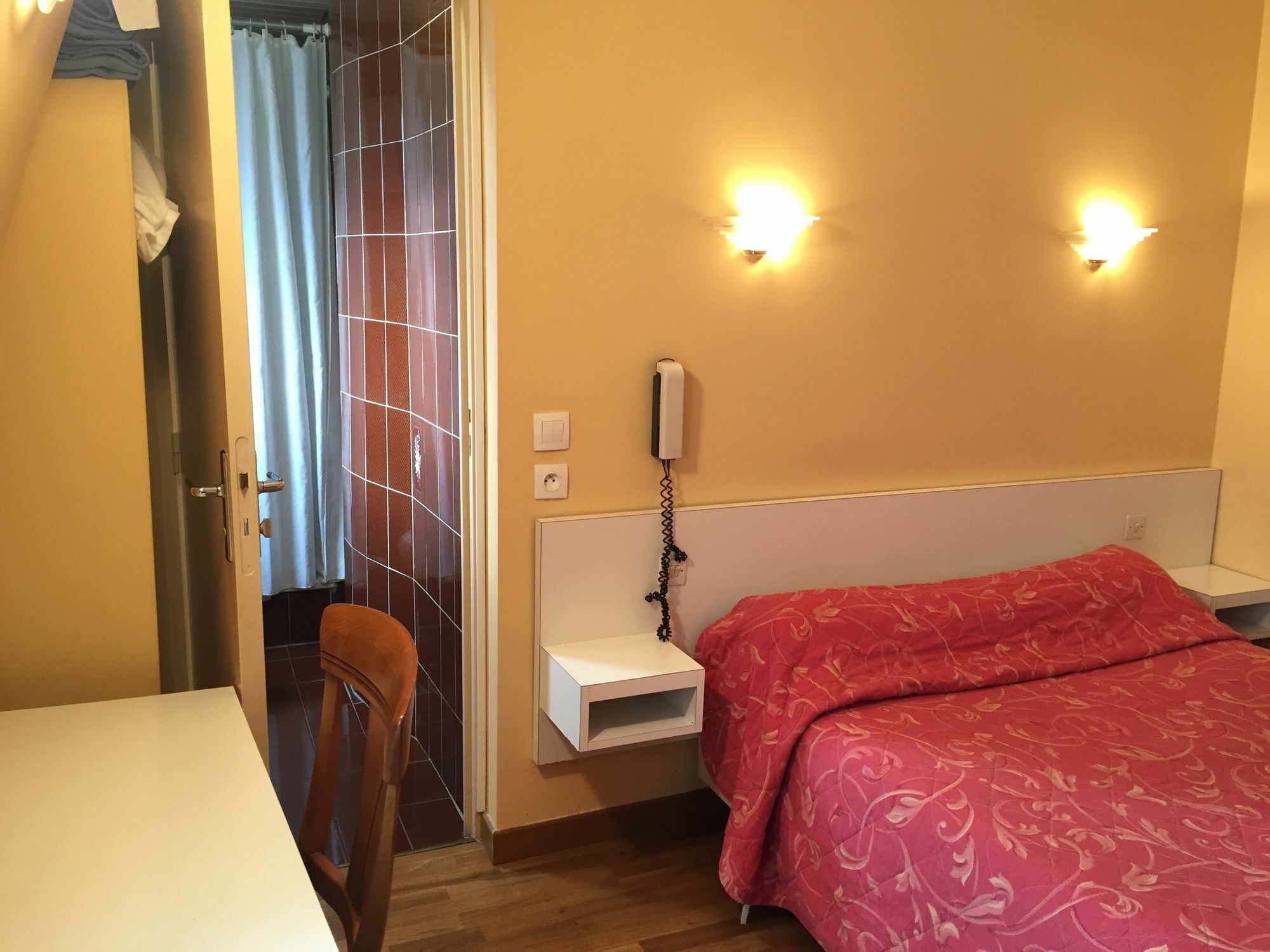 Hotel Des Pyrenees - Entre Bastille Et Nation Париж Екстериор снимка