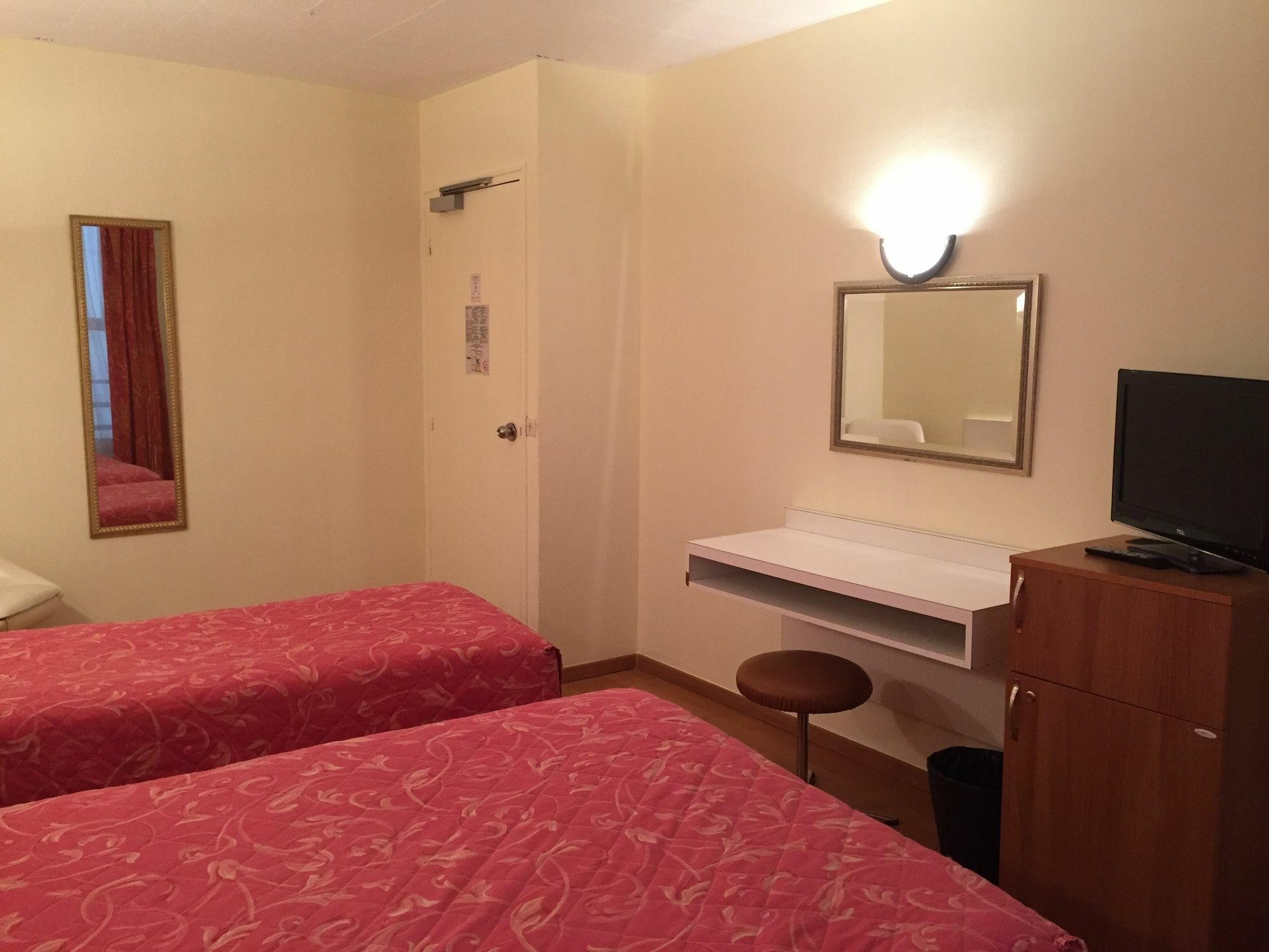 Hotel Des Pyrenees - Entre Bastille Et Nation Париж Екстериор снимка