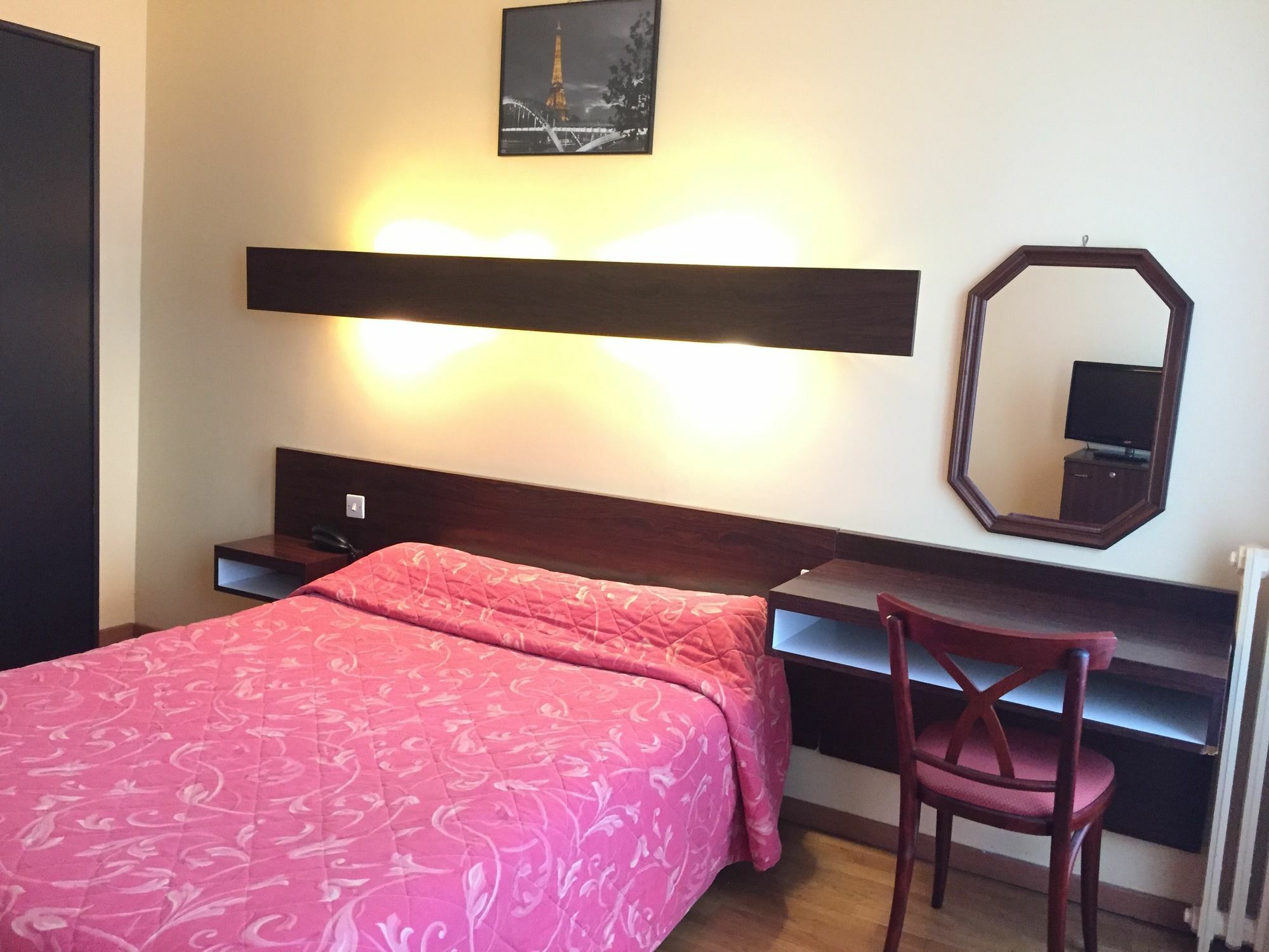 Hotel Des Pyrenees - Entre Bastille Et Nation Париж Екстериор снимка