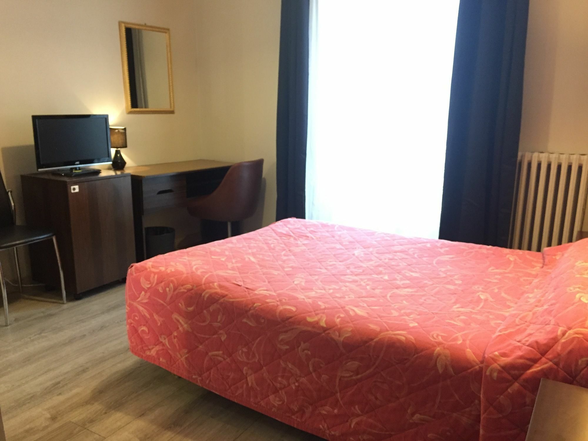 Hotel Des Pyrenees - Entre Bastille Et Nation Париж Екстериор снимка