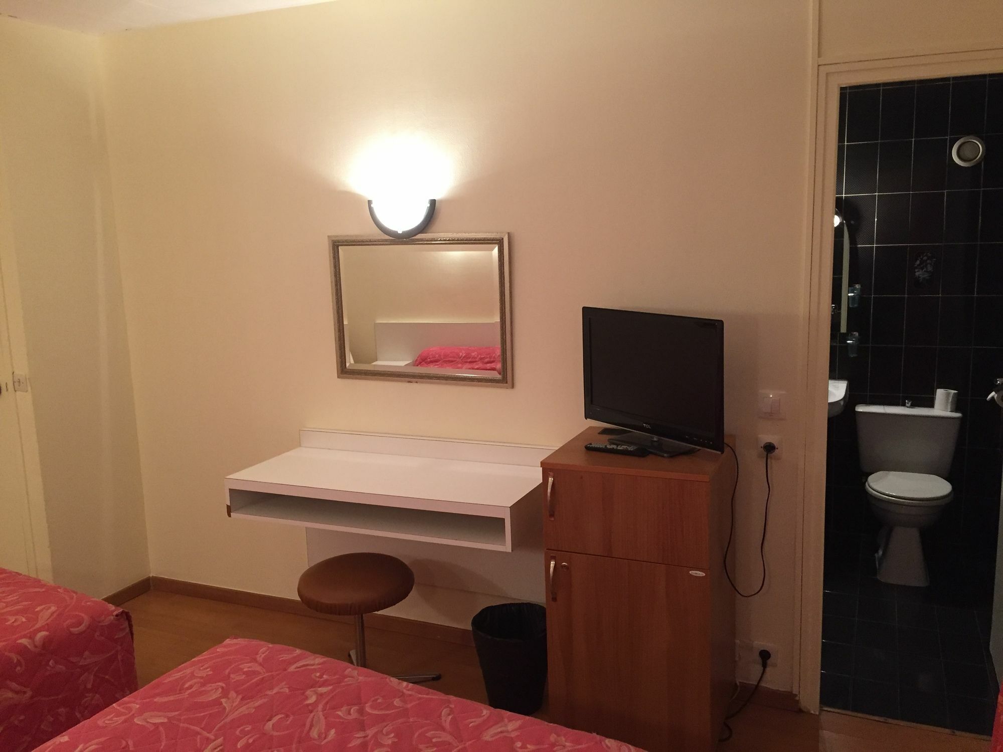 Hotel Des Pyrenees - Entre Bastille Et Nation Париж Екстериор снимка